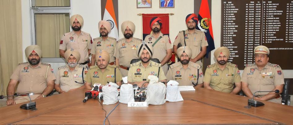 ਸਰਹੱਦ ਪਾਰੋਂ ਨਸ਼ੀਲੇ ਪਦਾਰਥਾਂ ਦੀ ਤਸਕਰੀ ਵਾਲੇ ਕਾਰਟੇਲਾਂ ਨਾਲ ਸਬੰਧਤ ਪੰਜ ਵਿਅਕਤੀ 7 ਕਿਲੋ ਹੈਰੋਇਨ ਸਮੇਤ ਗ੍ਰਿਫ਼ਤਾਰ