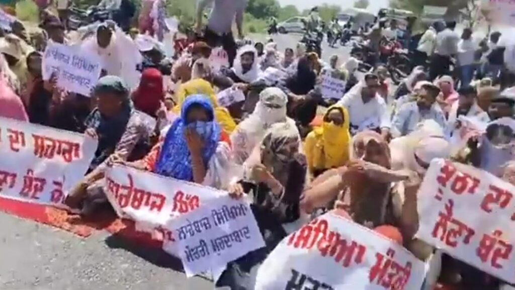 ਬੇਰੁਜ਼ਗਾਰ ਅਧਿਆਪਕਾਂ ਵੱਲੋਂ ਜਲਾਲਾਬਾਦ ਦੇ ਵਿਧਾਇਕ ਜਗਦੀਪ ਕੰਬੋਜ ਗੋਲਡੀ ਦੇ ਘਰ ਨੇੜੇ ਜ਼ੋਰਦਾਰ ਧਰਨਾ
