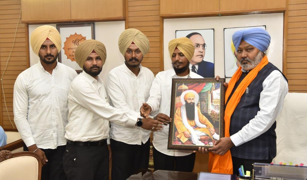 ਵਿੱਤ ਮੰਤਰੀ ਹਰਪਾਲ ਸਿੰਘ ਚੀਮਾ ਵੱਲੋਂ ਸਿਹਤ ਵਿਭਾਗ ਨੂੰ ਆਸ਼ਾ ਵਰਕਰਾਂ ਅਤੇ ਫੈਸਿਲੀਟੇਟਰਾਂ ਦੇ ਮਾਣ ਭੱਤੇ ਵਧਾਉਣ ਲਈ ਕੇਂਦਰ ਸਰਕਾਰ ਤੱਕ ਪਹੁੰਚ ਕਰਨ ਦੇ ਨਿਰਦੇਸ਼