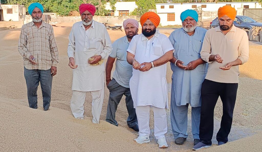 ਬੀਜੇਪੀ ਆਗੂ ਸਤਪਾਲ ਪੂਨੀਆਂ ਵਲੋ ਮੰਡੀਆਂ ਚ ਕਣਕ ਦੀ ਖਰੀਦ ਦਾ ਲਿਆ ਜਾਇਜ਼ਾ – ਪੰਜਾਬ ਦੀ ਸਰਕਾਰ ਕਣਕ ਦੀ ਸੁਚਾਰੂ ਖਰੀਦ ਕਰਨ ਚ ਫੇਲ੍ਹ ਸਾਬਿਤ:ਸਤਪਾਲ ਪੂਨੀਆਂ