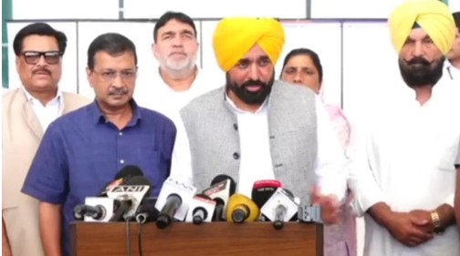ਮੁੱਖ ਮੰਤਰੀ ਮਾਨ ਅਤੇ ਕੇਜਰੀਵਾਲ ਹਲਵਾਰਾ ਹਵਾਈ ਅੱਡੇ ’ਤੇ ਪਹੁੰਚੇ: ‘ਹਲਵਾਰਾ ਹਵਾਈ ਅੱਡੇ ਦਾ ਨਾਂ ਜਲਦ ‘ਸ਼ਹੀਦ ਕਰਤਾਰ ਸਿੰਘ ਸਰਾਭਾ’ ’ਤੇ ਰੱਖਿਆ ਜਾਵੇਗਾ’