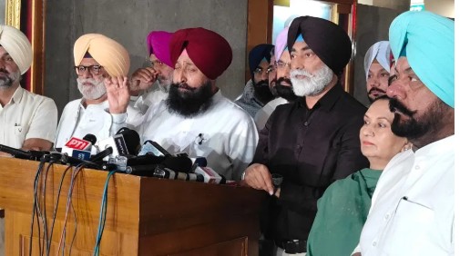 ਮੁੱਖ ਮੰਤਰੀ ਵਿਰੁੱਧ ਦੋਸ਼ਾਂ ਤੋਂ ਬਾਅਦ ਹੰਗਾਮਾ