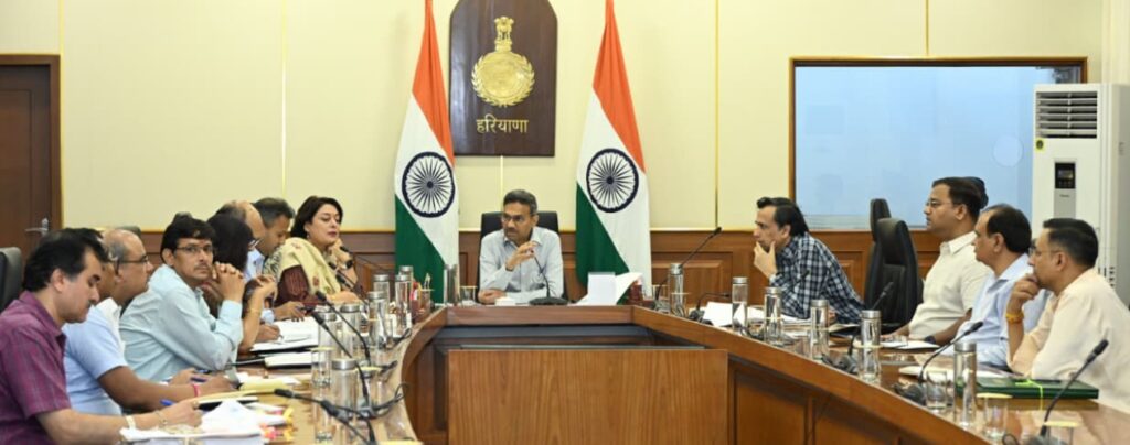 हरियाणा में जनगणना के कार्य में तेजी कई जिलों में हाउस लिस्टिंग गतिविधियां सौ फीसदी शुरू मुख्य सचिव अनुराग रस्तोगी ने की समीक्षा बैठक