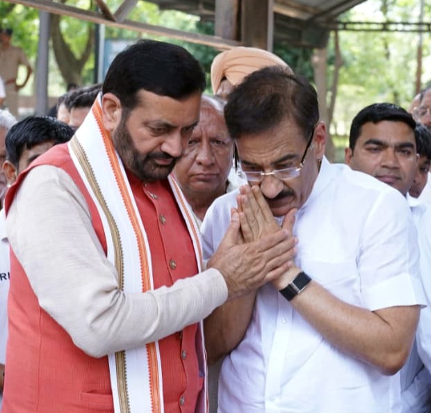 मुख्यमंत्री नायब सिंह सैनी ने मुख्य प्रधान सचिव राजेश खुल्लर के बड़े भाई स्वर्गीय राकेश खुल्लर को दी श्रद्धांजलि