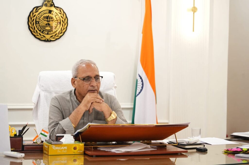 हिसार के तलवंडी राणा के ग्रामीणों को मिलेगा वैकल्पिक रास्ता, अधिकारियों और ग्रामीणों ने मंत्री की मौजूदगी में की चर्चा