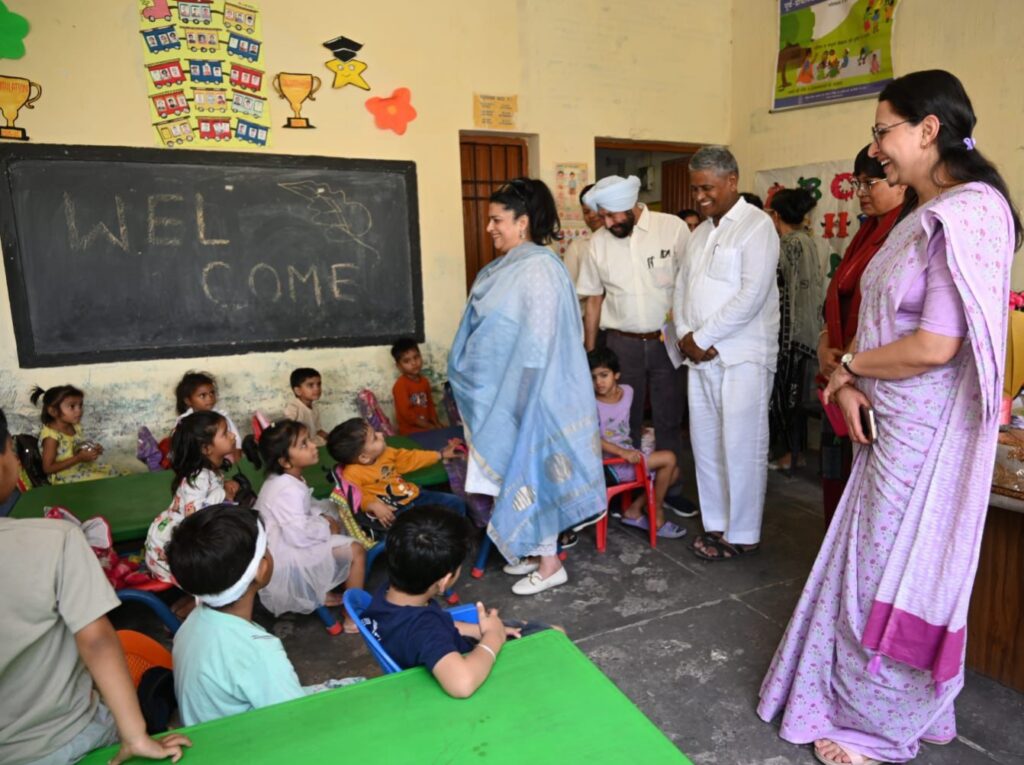 हरियाणा की सिंचाई एवं महिला एवं बाल विकास मंत्री श्रुति चौधरी ने आंगनवाड़ी केंद्रों, क्रेच, बाल देखभाल संस्थानों एवं शिशु निकेतन केंद्रों का औचक निरीक्षण किया