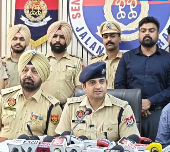 ਕਪੂਰਥਲਾ ‘ਚ ਪਾਕਿਸਤਾਨੀ ਆਈਐਸਆਈ ਲਈ ਜਾਸੂਸੀ ਕਰਨ ਵਾਲੇ 2 ਕਾਬੂ, ਆਰਮੀ ਕੈਂਟ ਦੀਆਂ ਗਤੀਵਿਧੀਆਂ ਸੀਸੀਟੀਵੀ ਰਾਹੀਂ ਭੇਜ ਰਹੇ ਸਨ ਜਾਣਕਾਰੀ