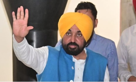ਨੀਟ ਪ੍ਰੀਖਿਆ ਦੇਣ ਵਾਲੇ ਵਿਦਿਆਰਥੀਆਂ ਲਈ ਰਾਹਤ: ਮੁੱਖ ਮੰਤਰੀ ਨੇ ਤਿੰਨ ਦਿਨਾਂ ਲਈ ਪੰਜਾਬ ਰੋਡਵੇਜ਼ ਬੱਸਾਂ ’ਤੇ ਮੁਫ਼ਤ ਯਾਤਰਾ ਦਾ ਐਲਾਨ ਕੀਤਾ