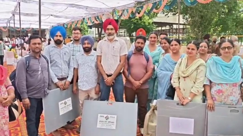 ਨਗਰ ਨਿਗਮ/ਕੌਂਸਲ ਚੋਣਾਂ: ਪ੍ਰਬੰਧ ਮੁਕੰਮਲ, ਪੋਲਿੰਗ ਪਾਰਟੀਆਂ ਬੂਥਾਂ ’ਤੇ ਪੁੱਜੀਆਂ: ਜ਼ਿਲ੍ਹਾ ਚੋਣ ਅਫ਼ਸਰ