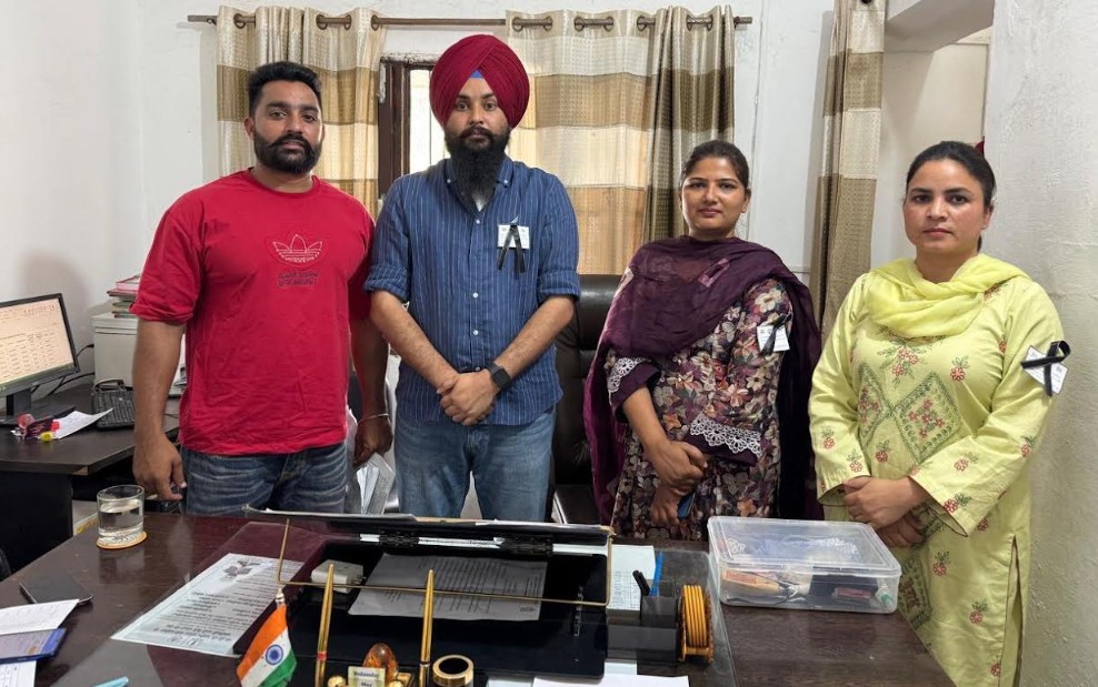 ਖੇਤੀ ਮਾਹਿਰਾਂ ਵੱਲੋਂ ਕਾਲੇ ਬਿੱਲੇ ਲਾ ਕੇ ਪੰਜਾਬ ਸਰਕਾਰ ਵਿਰੁੱਧ ਰੋਸ ਪ੍ਰਦਰਸ਼ਨ