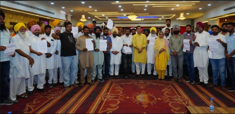 ਕੈਬਨਿਟ ਮੰਤਰੀ ਅਮਨ ਅਰੋੜਾ ਨੇ 43 ਪਿੰਡਾਂ ਨੂੰ 69 ਵਿਕਾਸ ਕਾਰਜਾਂ ਲਈ 2.50 ਕਰੋੜ ਰੁਪਏ ਦੇ ਮਨਜ਼ੂਰੀ ਪੱਤਰ ਵੰਡੇ