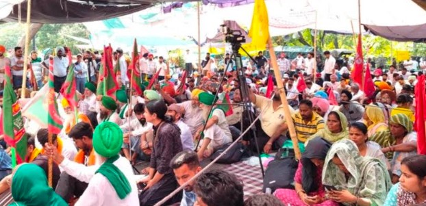 ਬਿਜਲੀ ਬੋਰਡ ਦੇ ਮੁੱਖ ਦਫਤਰ ਅੱਗੇ ਲਾਈਨਮੈਨ ਅਪ੍ਰੇਟਿਸਸ਼ਿਪ ਨੌਜਵਾਨਾਂ ਦਾ ਧਰਨਾ ਜਾਰੀ।