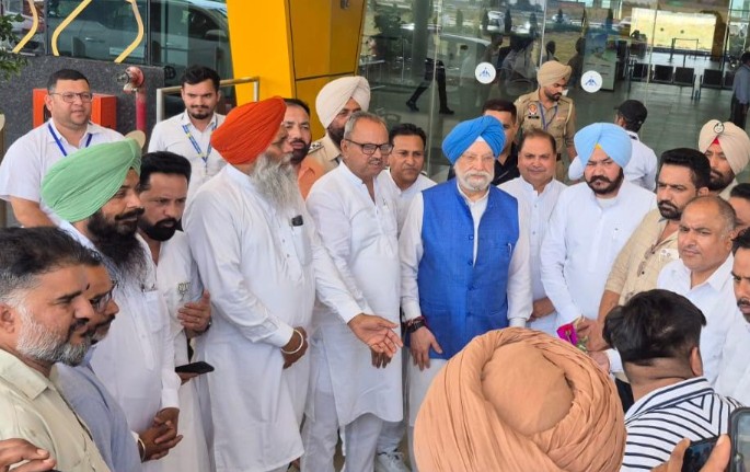 ਕੇਂਦਰੀ ਮੰਤਰੀ ਹਰਦੀਪ ਪੁਰੀ ਨੇ ਕੀਤਾ ਹਲਵਾਰਾ ਏਅਰਪੋਰਟ ਦਾ ਦੌਰਾ ਭਾਜਪਾ ਆਗੂਆਂ ਨੇ ਕੀਤਾ ਸ਼ਾਨਦਾਰ ਸਵਾਗਤ