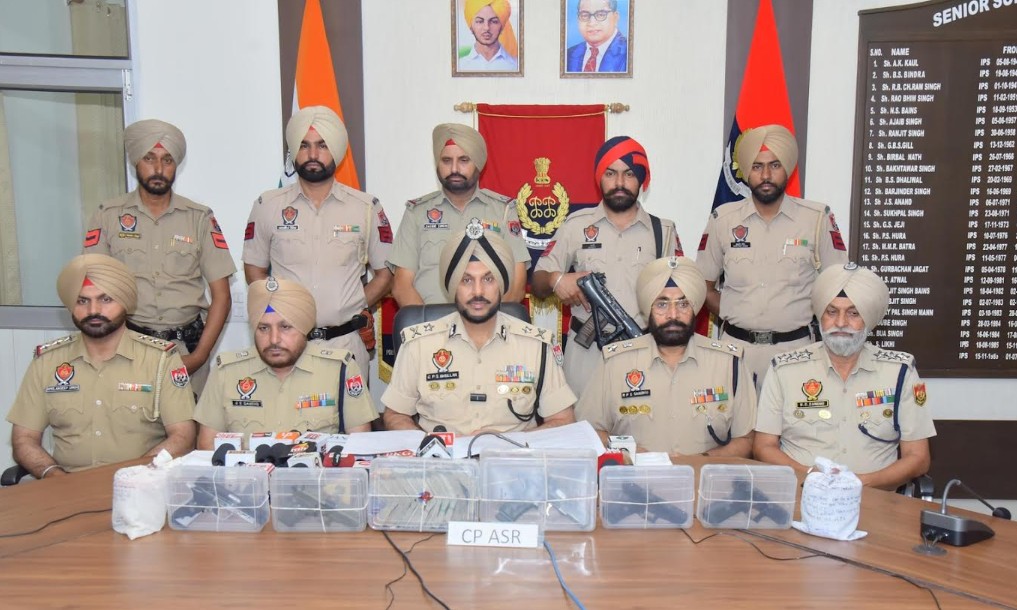 ਸਰਹੱਦ ਪਾਰੋਂ ਚੱਲ ਰਹੇ ਹਥਿਆਰਾਂ, ਨਸ਼ਿਆਂ ਅਤੇ ਹਵਾਲਾ ਨੈੱਟਵਰਕ ਦਾ ਪਰਦਾਫਾਸ਼;