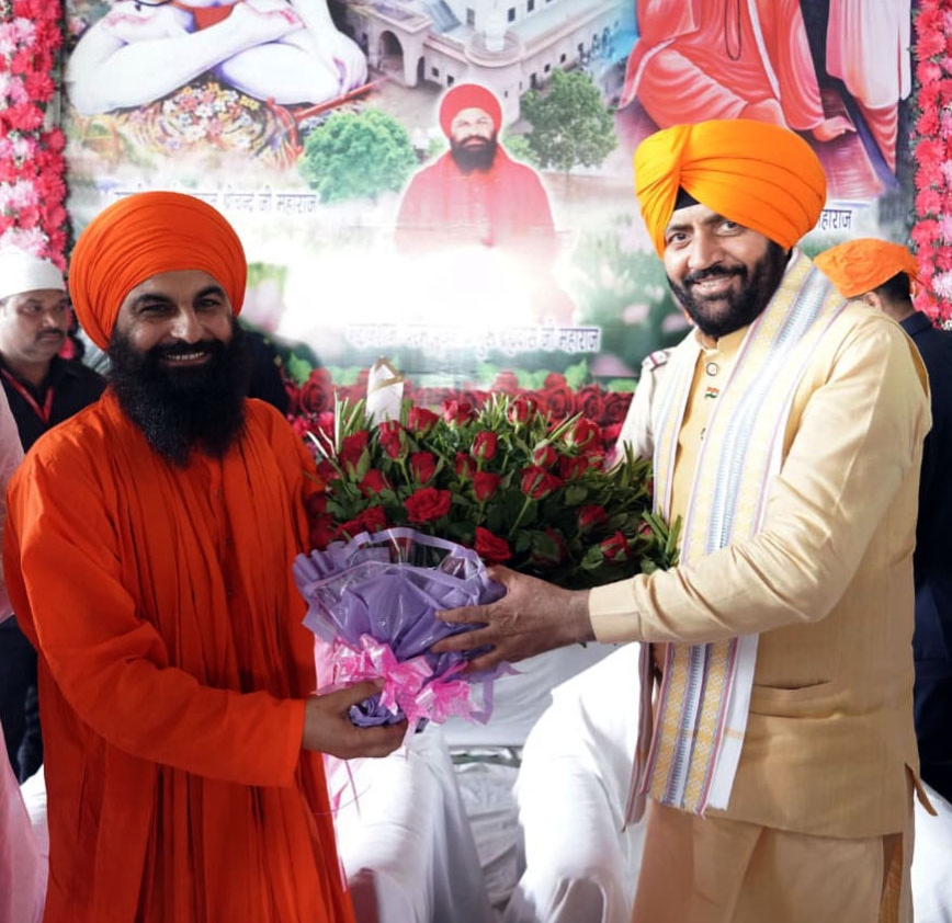 मुख्यमंत्री नायब सिंह सैनी ने बाबा भूमणशाह, सिरसा गद्दी महंत श्री ब्रह्म दास जी से की भेंट, लिया आशीर्वाद