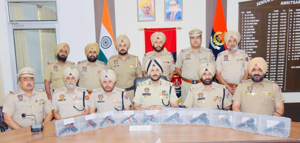 ਸਰਹੱਦ ਪਾਰੋਂ ਹਥਿਆਰ ਤਸਕਰੀ ਵਾਲੇ ਨੈੱਟਵਰਕ ਨਾਲ ਸਬੰਧਤ ਚਾਰ ਵਿਅਕਤੀ 10 ਆਧੁਨਿਕ ਪਿਸਤੌਲਾਂ ਸਣੇ ਕਾਬੂ