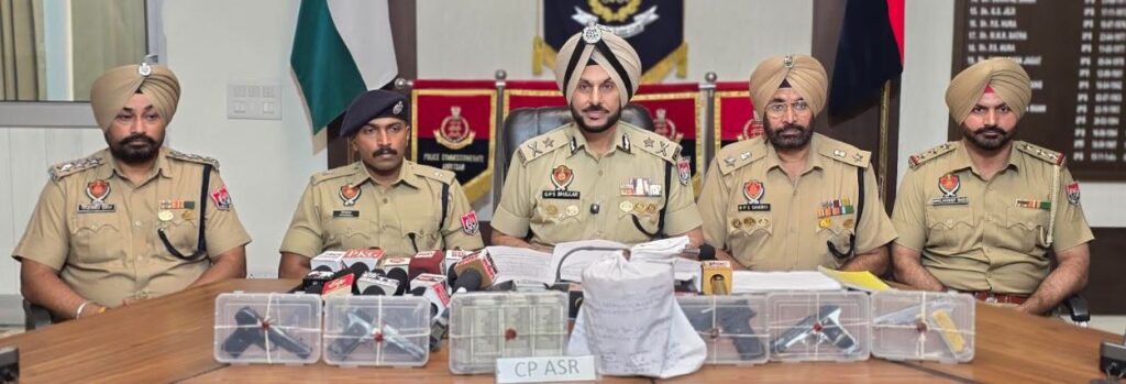 ਸਰਹੱਦ ਪਾਰੋਂ ਚੱਲ ਰਹੇ ਤਸਕਰੀ ਮਾਡਿਊਲ ਨਾਲ ਜੁੜੇ ਚਾਰ ਵਿਅਕਤੀ 5 ਪਿਸਤੌਲ, 2 ਕਿਲੋ ਹੈਰੋਇਨ ਅਤੇ 5 ਲੱਖ ਰੁਪਏ ਦੀ ਡਰੱਗ ਮਨੀ ਸਮੇਤ ਕਾਬੂ