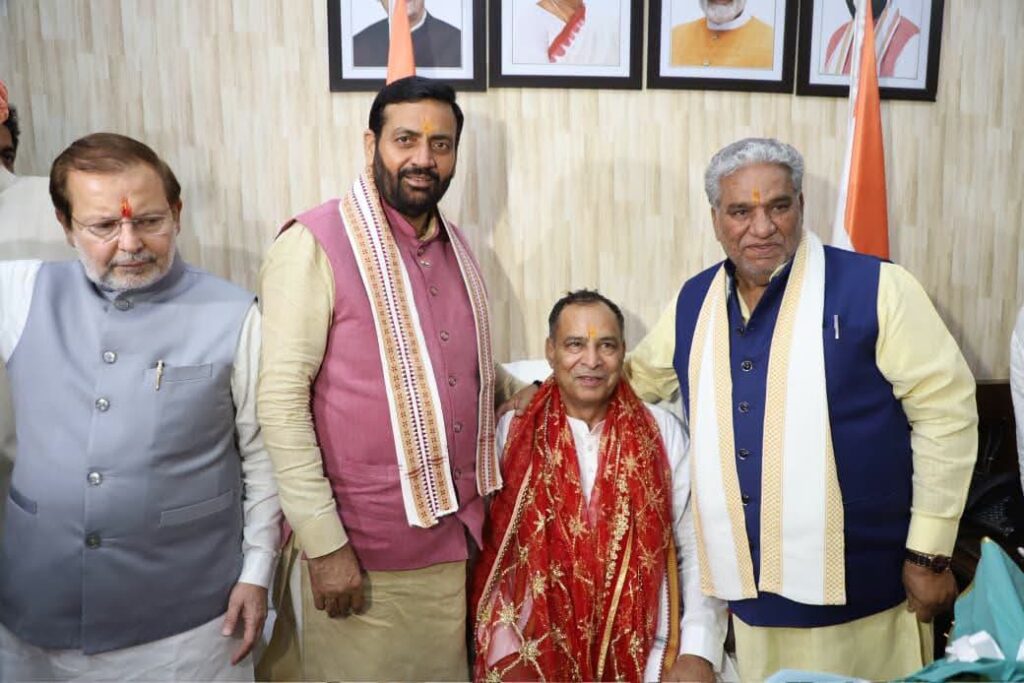 मुख्यमंत्री नायब सिंह सैनी ने हरियाणा सार्वजनिक उपक्रम ब्यूरो के चेयरमैन मोहन लाल बडौली को कार्यभार ग्रहण कराया
