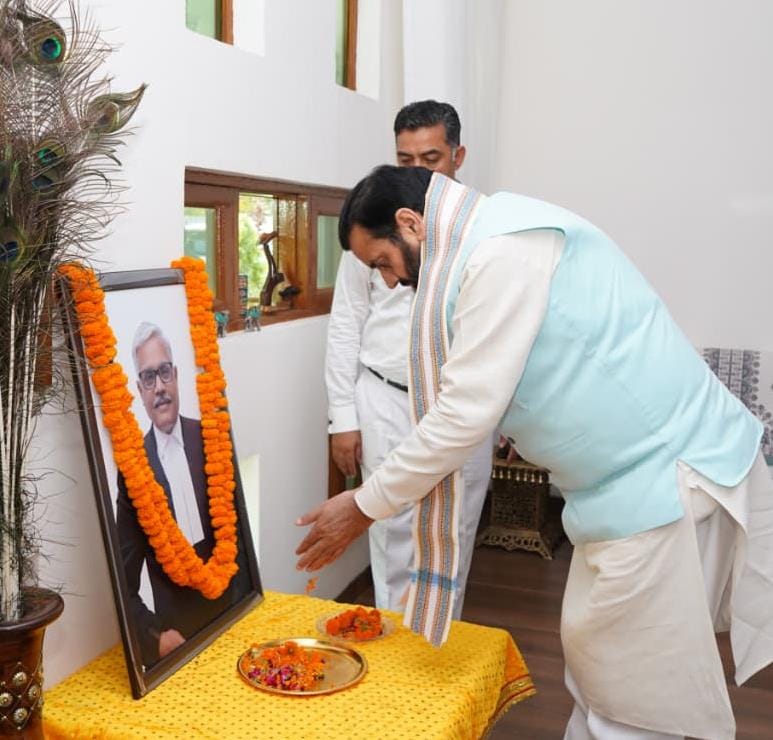मुख्यमंत्री नायब सिंह सैनी ने न्यायमूर्ति स्वर्गीय महाबीर सिंह सिंधु के निधन पर गहरा शोक व्यक्त किया
