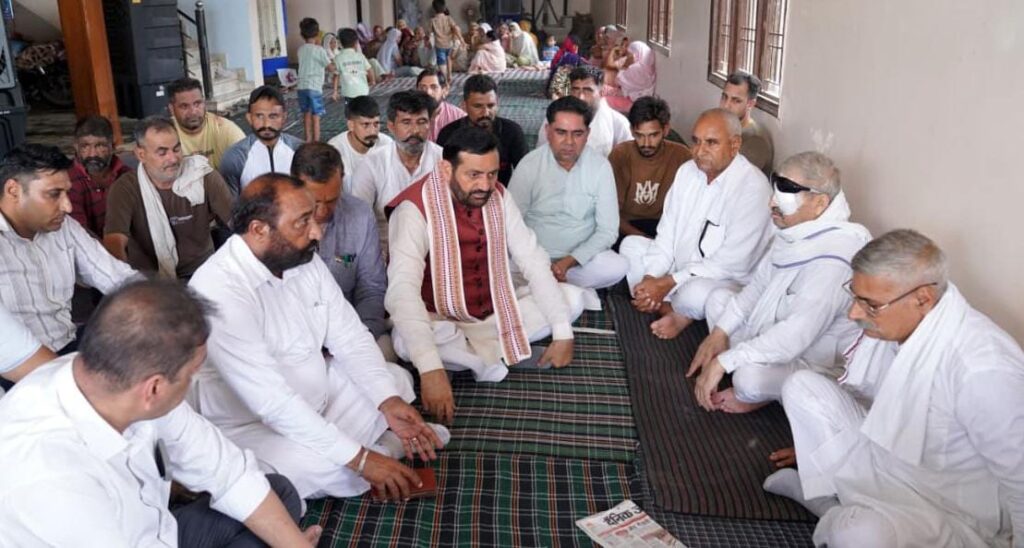 मुख्यमंत्री ने स्व. गुरनाम सिंह गुर्जर को दी भावभीनी श्रद्धांजलि, कहा- उनका निधन संगठन व समाज के लिए अपूरणीय क्षति
