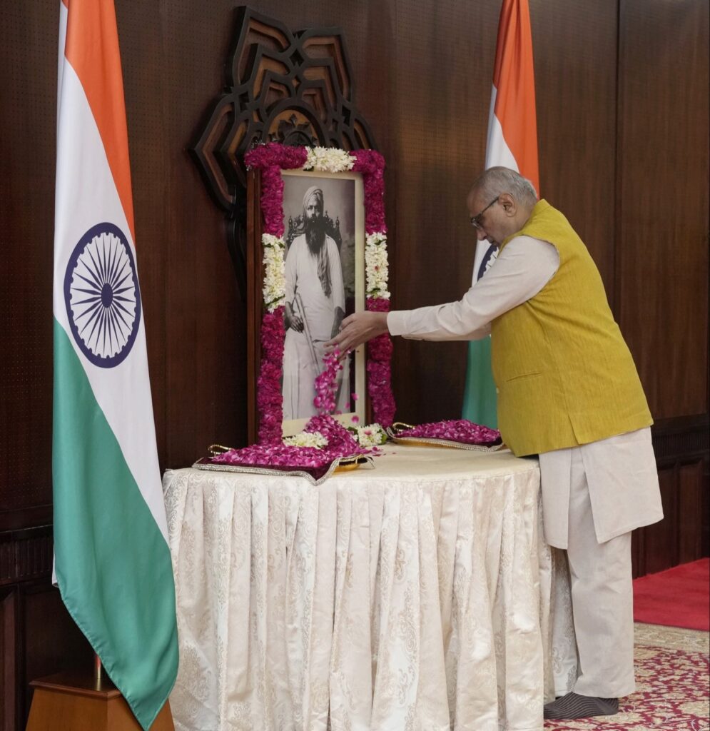 उपराष्ट्रपति ने स्वतंत्रता सेनानी थिरु सुब्रमण्यम शिवा को उनकी पुण्यतिथि पर पुष्पांजलि अर्पित की