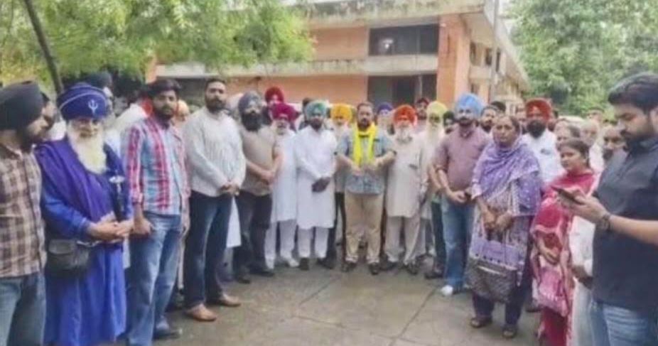 ਕਿਸਾਨਾਂ ਦੇ ਸੰਘਰਸ਼ ਅੱਗੇ ਝੁਕਿਆ ਪ੍ਰਸ਼ਾਸਨ ਪੰਚਾਇਤੀ ਜ਼ਮੀਨ ਦਾ ਵਿਵਾਦ ਖ਼ਤਮ ਪ੍ਰਸ਼ਾਸਨ ਨੇ ਦਿੱਤਾ ਕਬਜ਼ਾ