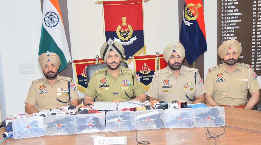 ਨਸ਼ਾ ਛੁਡਾਊ ਕੇਂਦਰ ਦੇ ਮਾਲਕ ਸਮੇਤ ਦੋ ਵਿਅਕਤੀ ਸੱਤ ਆਧੁਨਿਕ ਪਿਸਤੌਲਾਂ ਨਾਲ ਗ੍ਰਿਫਤਾਰ