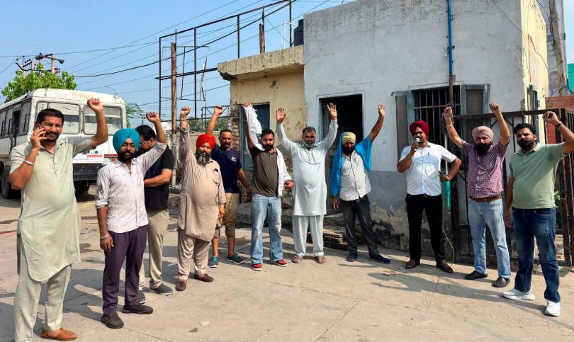 ਪੰਜਾਬ ਸਰਕਾਰ ਟਰਾਂਸਪੋਰਟ ਵਿਭਾਗ ਨੂੰ ਕਰ ਰਹੀ ਨਜ਼ਰਅੰਦਾਜ਼ ਜਥੇਬੰਦੀ ਵਲੋ 3-4-5 ਅਗਸਤ ਦੀ ਹੜਤਾਲ ਕਰਕੇ ਚੱਕਾ ਜਾਮ : ਉਡੀਕ ਕੰਬੋਜ ਕਿਲੋਮੀਟਰ ਸਕੀਮ ਬੱਸਾਂ, ਠੇਕੇਦਾਰ ਤੇ ਟਾਇਮ ਟੇਬਲਾ ਰਾਹੀਂ ਟਰਾਂਸਪੋਰਟ ਵਿਭਾਗ ਦੀ ਲੁੱਟ ਜਾਰੀ : ਦਲਜੀਤ ਸਿੰਘ
