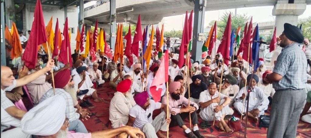 ਪੀਆਰਟੀਸੀ ਵਰਕਰਜ਼ ਐਕਸ਼ਨ ਕਮੇਟੀ ਵਲੋਂ ਮੁਲਾਜ਼ਮ ਮੰਗਾਂ ਨੂੰ ਲੈਕੇ ਵਿਸ਼ਾਲ ਰੋਸ ਮਾਰਚ