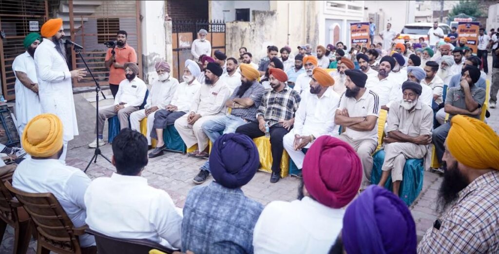 ਅਕਾਲੀ ਆਗੂ ਰਵਿੰਦਰ ਸਿੰਘ ਖੇੜਾ ਨੇ ਪੈਦਲ ਯਾਤਰਾ ਦੌਰਾਨ ਨਿੱਜਰ ਰੋਡ ‘ਤੇ ਬੰਦ ਪਈ ਸੀਵਰੇਜ ਦਾ ਚੁੱਕਿਆ ਮੁੱਦਾ
