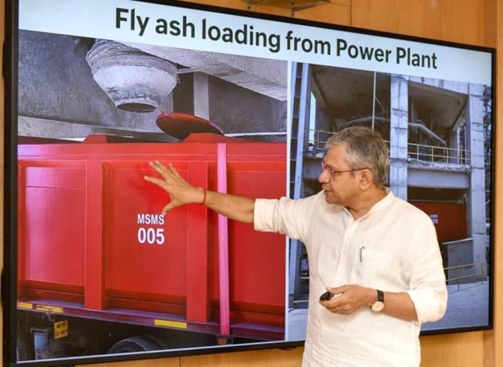रेल मंत्री अश्विनी वैष्णव ने भारत के माल ढुलाई संचालन को मज़बूत करने के लिए ‘रिफॉर्म एक्सप्रेस’ के तहत आठ और संरचनात्मक सुधारों की घोषणा की