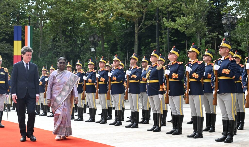 भारत की राष्ट्रपति रोमानिया के दौरे पर; रोमानिया के राष्ट्रपति के साथ द्विपक्षीय बैठक की और प्रतिनिधिमंडल स्तर की बातचीत का नेतृत्व किया