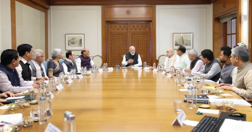 प्रधानमंत्री नरेंद्र मोदी ने पश्चिम एशिया में जारी संघर्ष के हालात की समीक्षा के लिए सीसीएस की बैठक की अध्यक्षता की