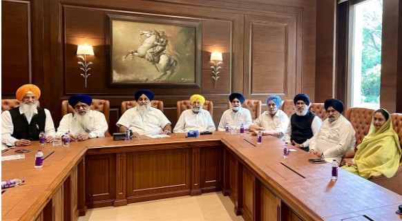 ਪੀਐਮ ਮੋਦੀ ਨਾਲ ਮੁਲਾਕਾਤ ਤੋਂ ਬਾਅਦ ਸੁਖਬੀਰ ਬਾਦਲ ਨੇ ਕੀਤੀ ਸੀਨੀਅਰ ਆਗੂਆਂ ਨਾਲ ਮੀਟਿੰਗ