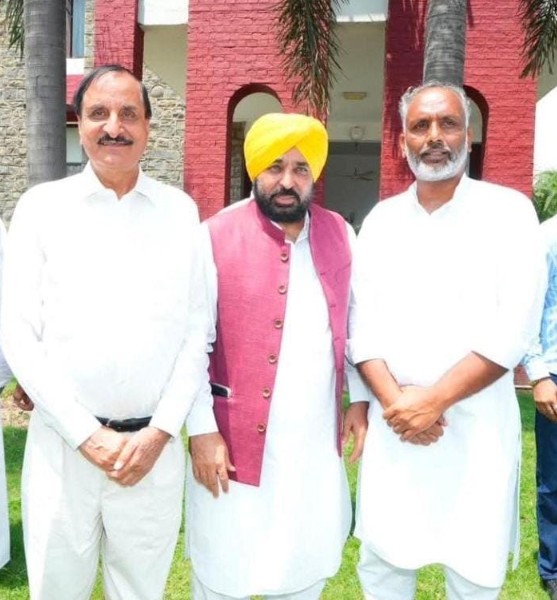 ਪੰਜਾਬ ਗੁੱਜਰ ਵੈਲਫੇਅਰ ਬੋਰਡ ਦੇ ਚੇਅਰਮੈਨ ਬ੍ਰਿਗੇਡੀਅਰ ਰਾਜ ਕੁਮਾਰ ਨੇ ਮੁੱਖ ਮੰਤਰੀ ਭਗਵੰਤ ਮਾਨ ਨਾਲ ਕੀਤੀ ਉੱਚ-ਪੱਧਰੀ ਮੁਲਾਕਾਤ
