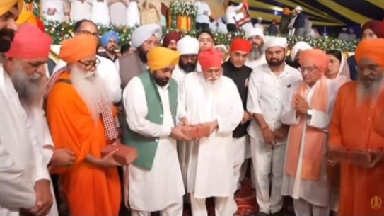 ਮੁੱਖ ਮੰਤਰੀ ਭਗਵੰਤ ਸਿੰਘ ਮਾਨ ਨੇ ਸ੍ਰੀ ਗੁਰੂ ਰਵਿਦਾਸ ਬਾਣੀ ਅਧਿਐਨ ਕੇਂਦਰ ਦਾ ਨੀਂਹ ਪੱਥਰ ਰੱਖਿਆ