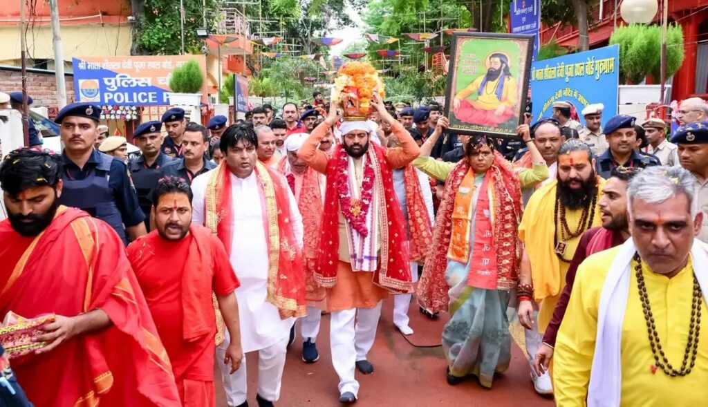 हरियाणा में संत शिरोमणि गुरु रविदास जी की पवित्र कलश यात्रा को गुरुग्राम से मुख्यमंत्री नायब सिंह सैनी ने 27 संगठनात्मक जिलों के लिए किया रवाना