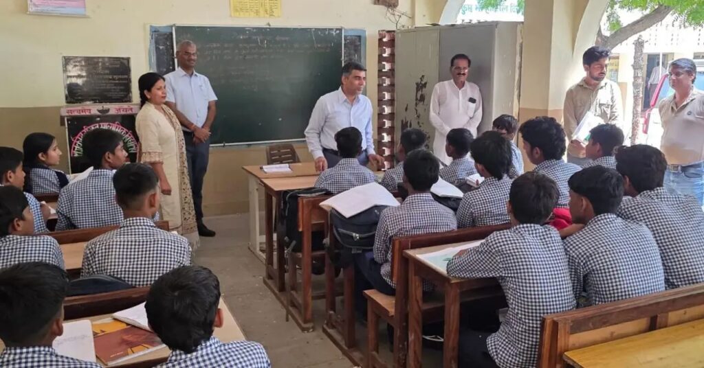 हरियाणा के शिक्षा मंत्री महीपाल ढांडा एक्शन मोड में: 3 स्कूलों का औचक निरीक्षण कर दिए आवश्यक निर्देश