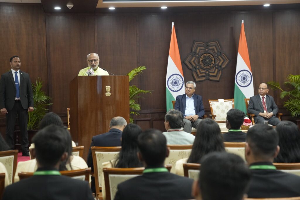 प्रधानमंत्री नरेन्द्र मोदी के दूरदर्शी नेतृत्व ने डिजिटल लेन-देन को गति दी और समानांतर अर्थव्यवस्था को कम करने में मदद की: उपराष्ट्रपति