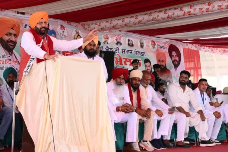 हरियाणा के मुख्यमंत्री ने पंजाब के फरीदकोट में विमुक्त जाति समाज सम्मेलन में हरियाणा व पंजाब की नीतियों की तुलना करते हुए पंजाब सरकार को घेरा