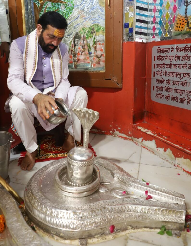 सावन के प्रथम सोमवार पर मुख्यमंत्री नायब सिंह सैनी ने सकेतड़ी स्थित महादेव मंदिर में की पूजा-अर्चना