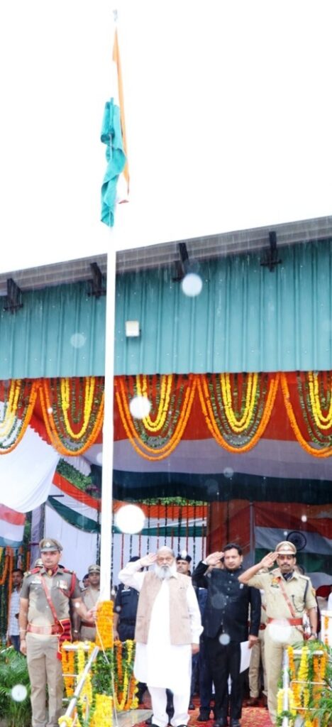 हरियाणा के ऊर्जा, परिवहन एवं श्रम मंत्री श्री अनिल विज ने अंबाला में जिला स्तरीय स्वतंत्रता दिवस समारोह में ध्वजारोहण किया