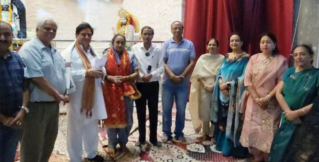 ਸ੍ਰੀ ਰਾਮ ਮੰਦਰ ਖਰੜ ਵਿਖੇ ਭਜਨ ਗਾਇਕ ਬਿ੍ਰਜ ਬਿਹਾਰੀ ਕਰਵਲ ਅਤੇ ਉਨਾਂ ਦੀ ਧਰਮ ਪਤਨੀ ਦਾ ਸਨਮਾਨ ਸ਼ਸ਼ੀ ਪਾਲ ਜੈਨ