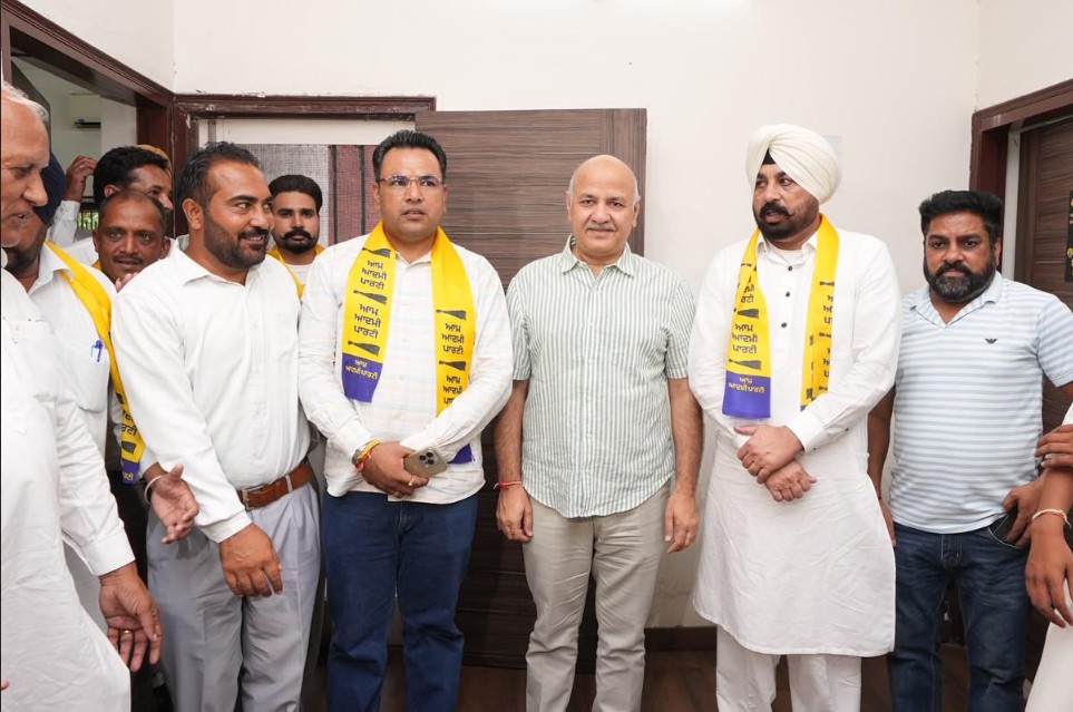 ਬੀਬੀ ਭੱਠਲ ਦੇ ਨੇੜਲੇ ਸਿਆਸੀ ਸਾਥੀ ਸਨਮੀਕ ਸਿੰਘ ਹੈਨਰੀ ਨੇ ਫੜਿ੍ਹਆ ‘ਆਪ’ ਦਾ ਪੱਲਾ