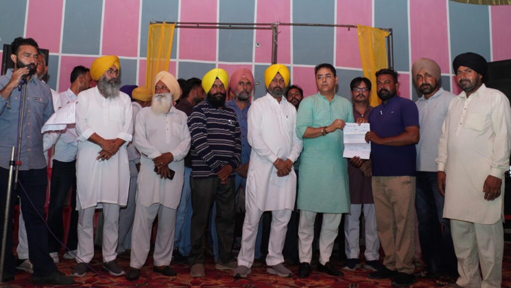 ਕੈਬਨਿਟ ਮੰਤਰੀ ਅਮਨ ਅਰੋੜਾ ਨੇ ਸੁਨਾਮ ਹਲਕੇ ਦੇ 40 ਪਿੰਡਾਂ ਦੇ 59 ਵਿਕਾਸ ਕਾਰਜਾਂ ਲਈ 02.60 ਕਰੋੜ ਰੁਪਏ ਦੀਆਂ ਗ੍ਰਾਂਟਾਂ ਦੇ ਚੈੱਕ ਵੰਡੇ*