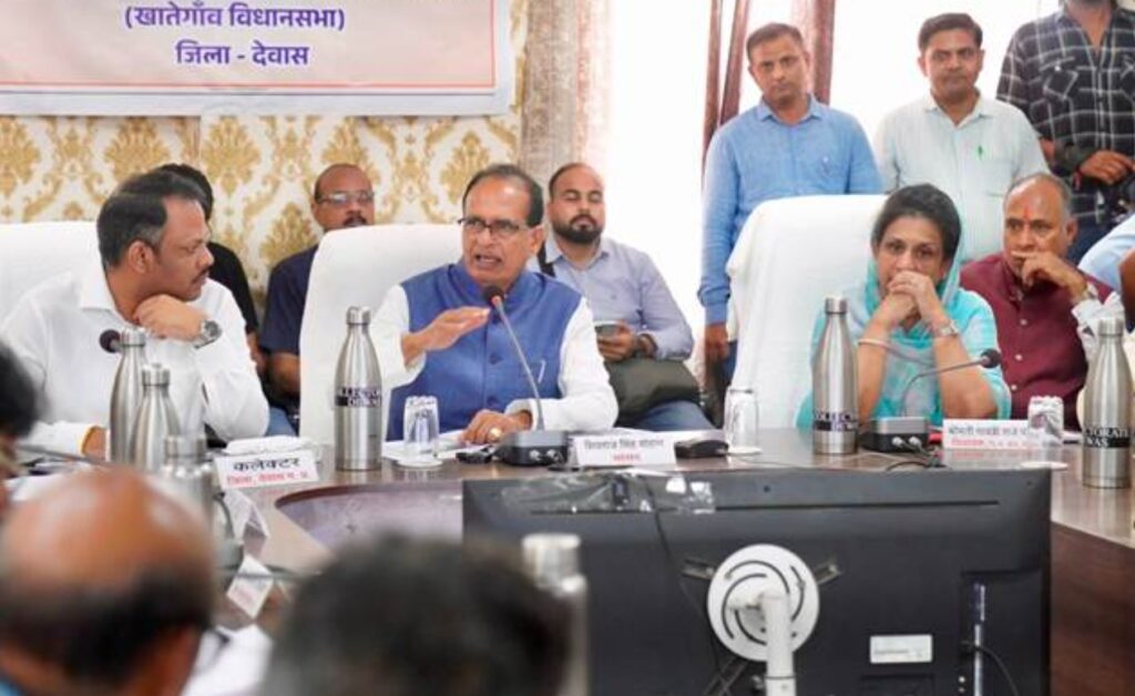 केंद्रीय कृषि मंत्री शिवराज सिंह चौहान ने देवास में दिशा समिति की बैठक की, कृषि एवं ग्रामीण विकास की समीक्षा