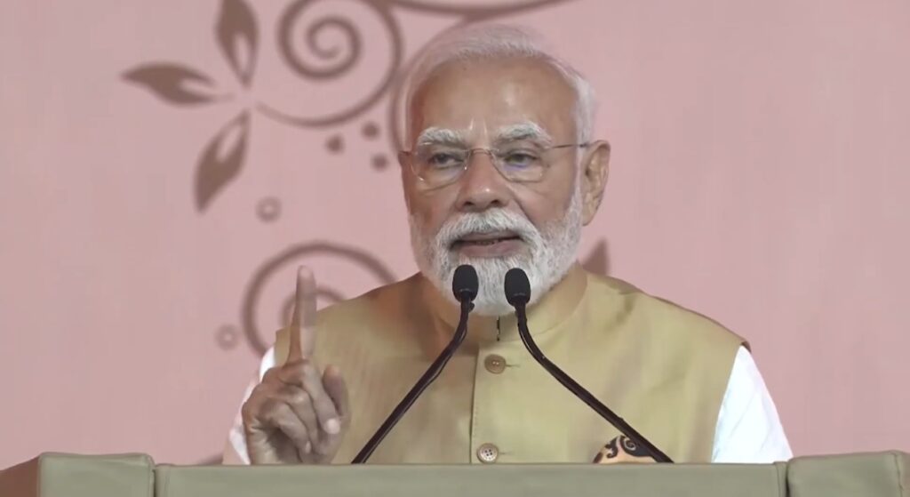 मैसूर में स्वामी विवेकानंद सांस्कृतिक युवा केंद्र-विवेक स्मारक के उद्घाटन के दौरान प्रधानमंत्री नरेंद्र मोदी का संबोधन