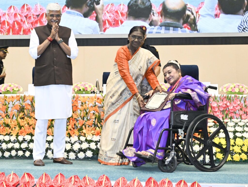 भारत की राष्ट्रपति ने वर्ष 2024 और 2025 के लिए संगीत नाटक अकादमी फेलोशिप और संगीत नाटक अकादमी पुरस्कार प्रदान किए