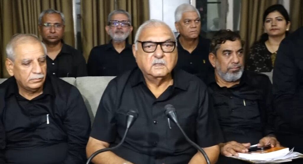 पूर्व मुख्यमंत्री एवं नेता विपक्ष भूपेंद्र सिंह हुड्डा ने विधानसभा सत्र की कार्यवाही के दौरान मीडिया गैलरी में प्रेस कॉन्फ्रेंस की