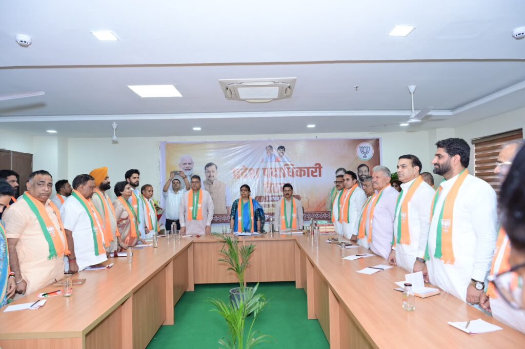 प्रदेश अध्यक्ष, प्रदेश प्रभारी और संगठन मंत्री ने वन-टू-वन किया संवाद और नए दायित्व की दी बधाई